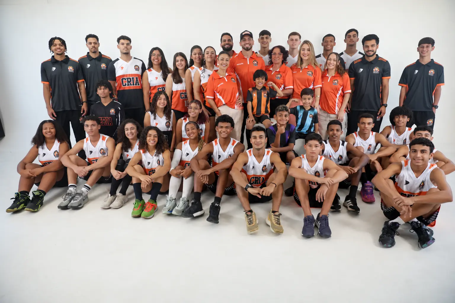 Atletas dos Crias reunidos com professores e direção