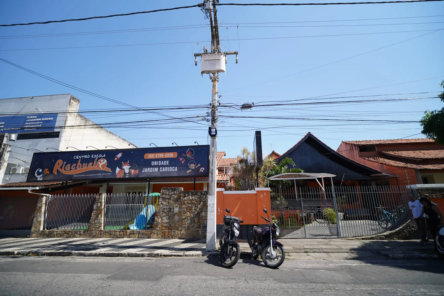 Fachada da unidade Jardim Carioca vista da rua