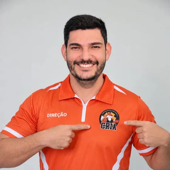 Integrante da direção do Riachuelo com a camisa dos Crias